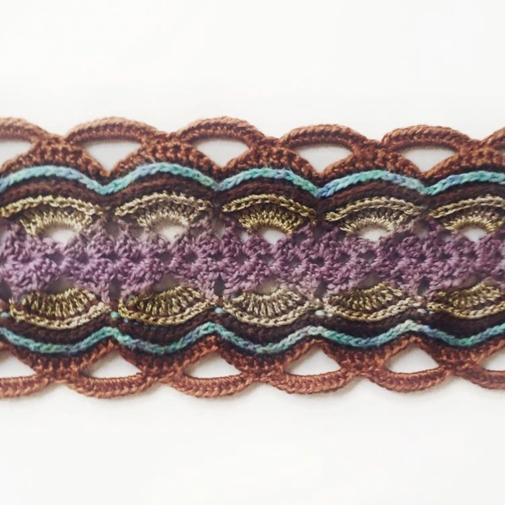 HANDMADE TO ORDER crochet scalloped lace headband - Picture 3 of 3